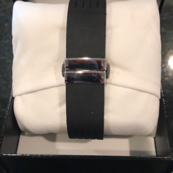 WATCH’S - Picture 4 of 5